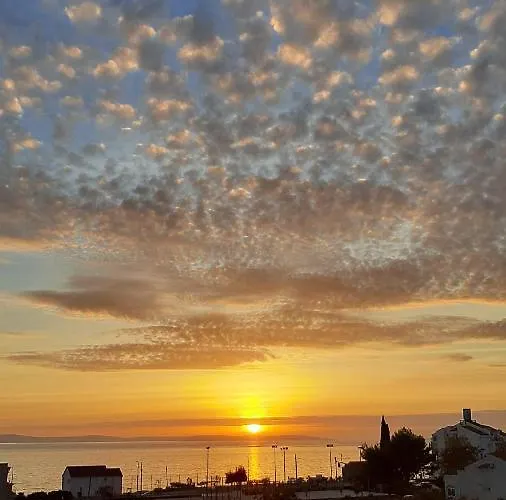 Lucy * بودْسْتغانا