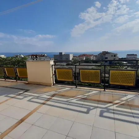 Lucy Appartement Podstrana