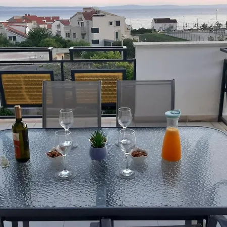 Lucy Apartman Podstrana