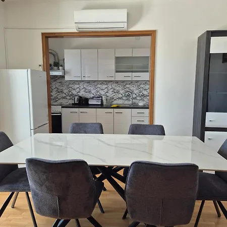 Lucy Apartment *